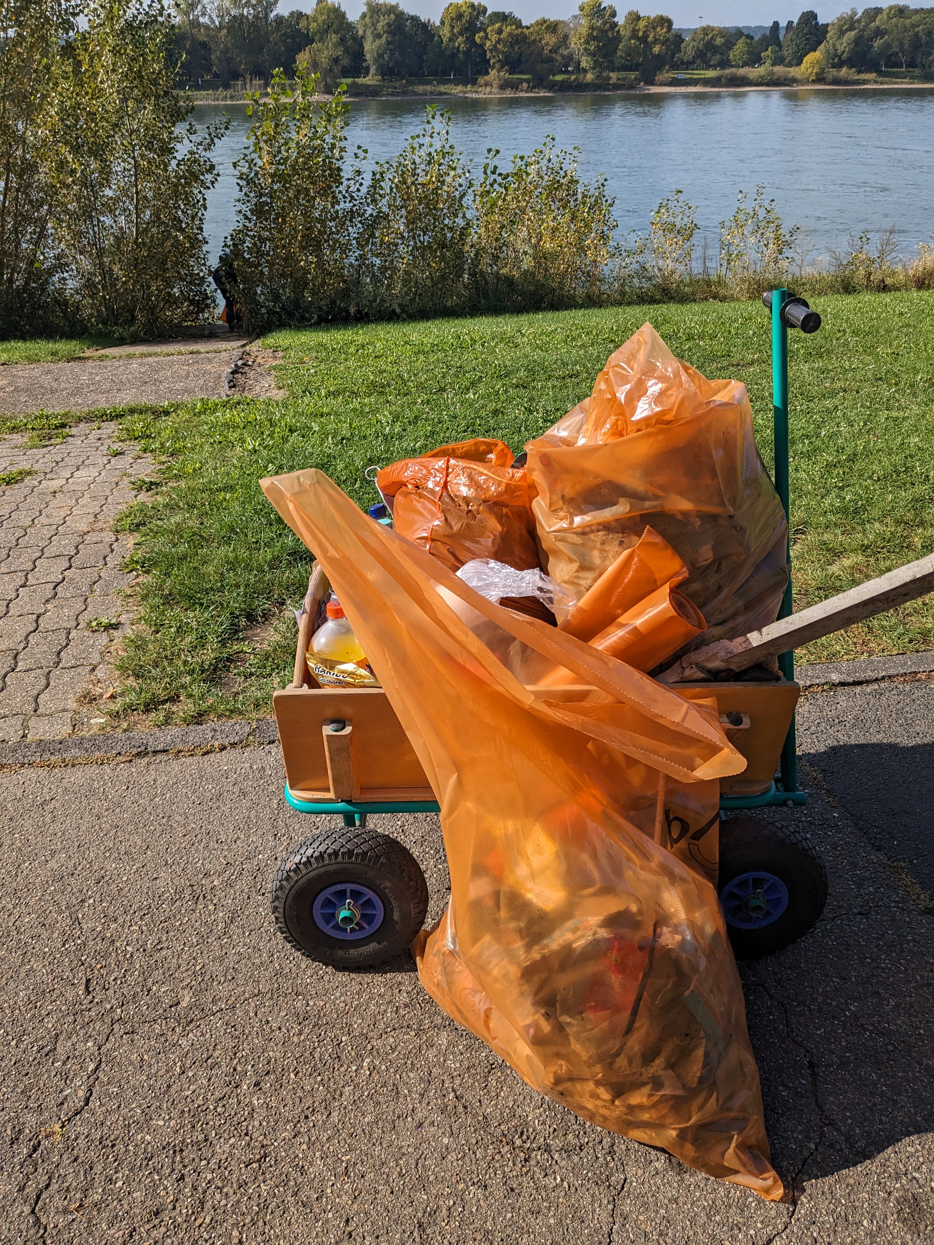 Bollerwagen mit Müll